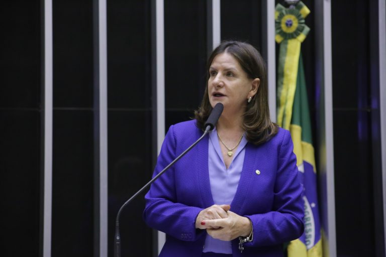 Deputada detalha fontes para o financiamento do piso salarial da enfermagem 